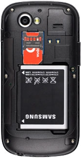 Take hold of the top right side of the battery and remove it.