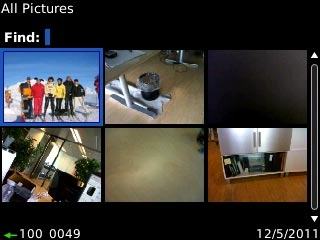 Highlight the required picture or the required video clip and press the Navigation key.