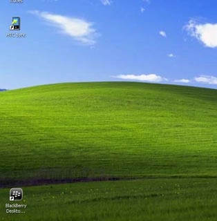 Start the program BlackBerry Desktop Software on your computer.Wait while the program establishes a connection to your phone.