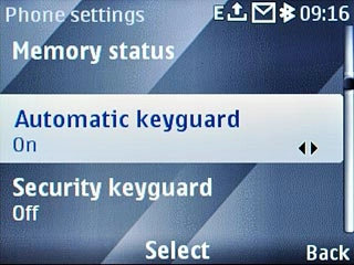 Scroll to Automatic keyguard and press the Navigation key.