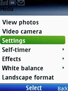 Scroll to Settings and press the Navigation key.Choose one of the following options:Select memory, go to 3a.Select picture size, go to 3b.
