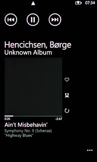 Press the shuffle icon.Depending on the current setting, the function is turned on or off.