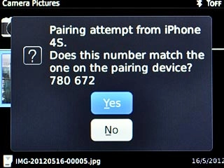 Scroll to Yes and press the Navigation key.The transfer of the file needs to be accepted at the receiving end.The file is sent.