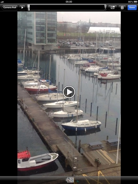 Press the start or stop point on the film strip at the top of the display and drag it to the required position.