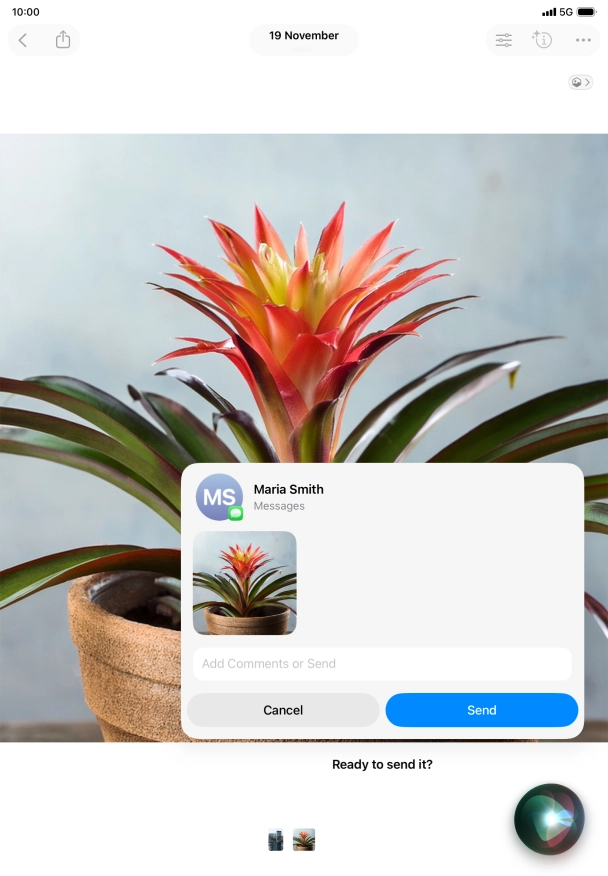 Ask Siri to share the screen content with your contacts.