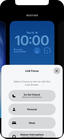 Press the required focus mode.
