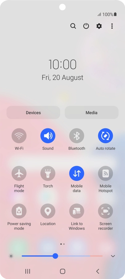 Press the Bluetooth icon to turn the function on or off. Press the Bluetooth icon to turn the function on or off.