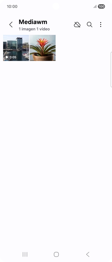 Mantén pulsados una fotografía o un vídeo durante unos instantes.