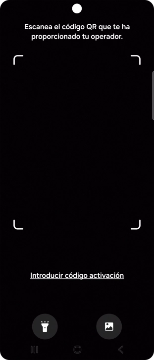 Coloca el código QR dentro del marco de la cámara del teléfono para escanearlo.