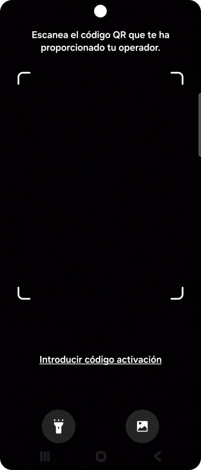 Coloca el código QR dentro del marco de la cámara del teléfono para escanearlo.