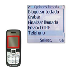 Vaya a Teléfono o Altavoz, dependiendo del ajuste actual, y pulse la tecla de navegación.
