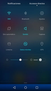 Desliza el dedo hacia abajo por la pantalla desde la parte superior del teléfono.Pulsa Accesos directos.
