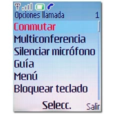 Vaya a Conmutar y pulse la tecla de navegación para saltar entre las dos conversaciones.Un auricular a la izquierda de una de las dos llamadas muestra cuál es la activa.