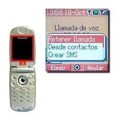 Vaya a Retener llamada y pulse la Tecla de navegación.Se retiene la primera llamada.