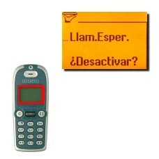 Dependiendo de la configuración actual, la pantalla muestra Llam. Esper. ¿Desactivar? o Llam. Esper. ¿Activar?.