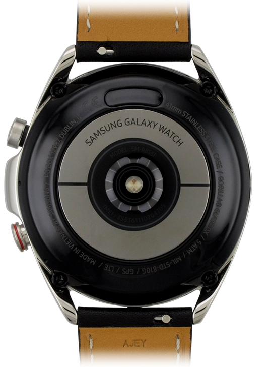 Sitúa la parte trasera  de tu smartwatch sobre el cargador magnético hasta que haga clic y quede sujeto.