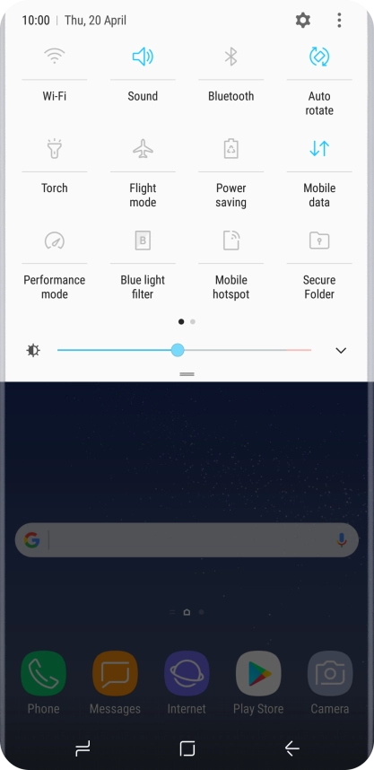 Press the mobile data icon to turn the function on or off. Press the mobile data icon to turn the function on or off.