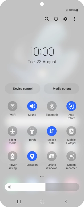 Press the mobile data icon to turn the function on or off.