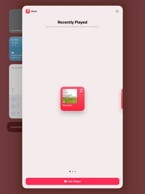 Slide your finger right or left on the screen to select the required widget size.