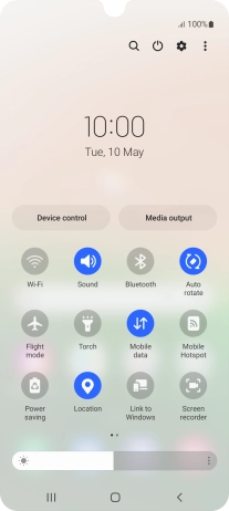 Press the sound mode icon the necessary number of times to turn silent mode on or off.