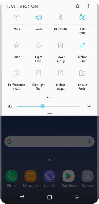 Press the mobile data icon to turn the function on or off.