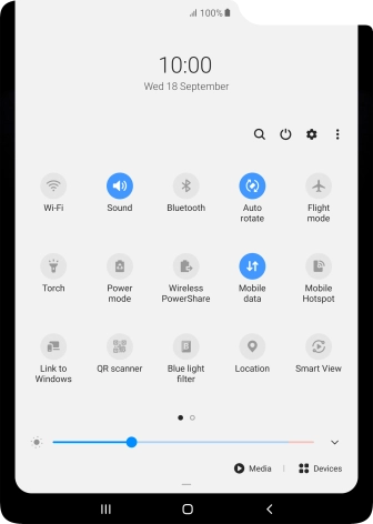 Press the mobile data icon to turn the function on or off. Press the mobile data icon to turn the function on or off.