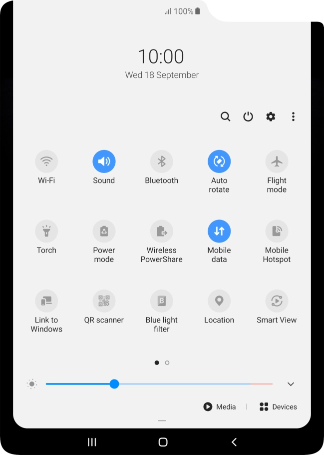 Press the mobile data icon to turn the function on or off. Press the mobile data icon to turn the function on or off.