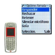 Vaya a Responder y pulse Aceptar.La pantalla muestra brevemente que se retiene la primera llamada.