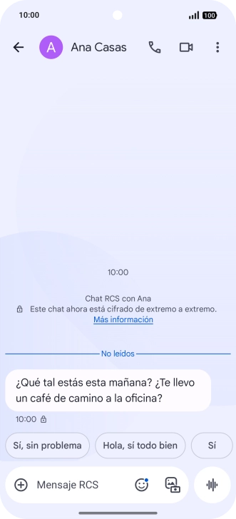 Selecciona una conversación existente o crea un nuevo mensaje y desliza el dedo hacia la izquierda desde la parte superior derecha de la pantalla. Selecciona una conversación existente o crea un nuevo mensaje y desliza el dedo hacia la izquierda desde la parte superior derecha de la pantalla.