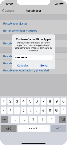Introduce la contraseña de tu ID de Apple y pulsa Borrar. Espera unos instantes mientras el teléfono restablece la configuración predeterminada. Sigue las indicaciones de la pantalla para configurar el teléfono y dejarlo listo para su uso. Introduce la contraseña de tu ID de Apple y pulsa Borrar. Espera unos instantes mientras el teléfono restablece la configuración predeterminada. Sigue las indicaciones de la pantalla para configurar el teléfono y dejarlo listo para su uso.