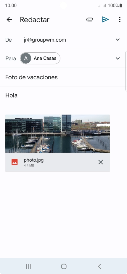 Pulsa el icono de envío cuando termines de escribir el correo electrónico.