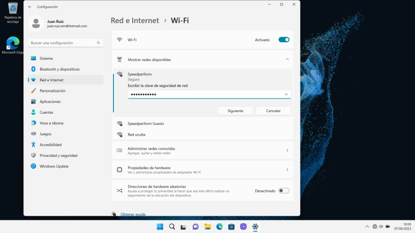 Introduce la contraseña de la red wifi y haz clic en Siguiente. Introduce la contraseña de la red wifi y haz clic en Siguiente.