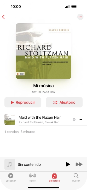 Desplázate a la categoría o a la lista de reproducción deseada y pulsa el archivo de música deseado. Desplázate a la categoría o a la lista de reproducción deseada y pulsa el archivo de música deseado.