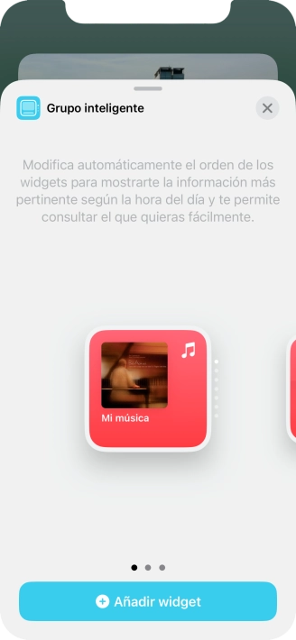Desliza el dedo hacia la derecha o hacia la izquierda por la pantalla para seleccionar el tamaño de widget deseado. Desliza el dedo hacia la derecha o hacia la izquierda por la pantalla para seleccionar el tamaño de widget deseado.