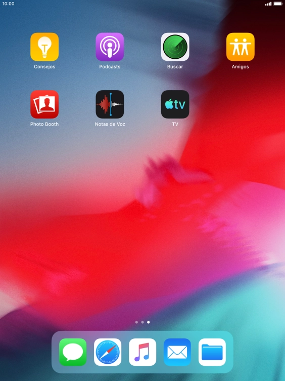Pulsa la app deseada durante unos instantes hasta que los iconos empiecen a moverse.