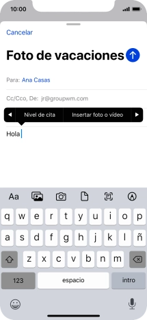 Pulsa Insertar foto o vídeo y sigue las indicaciones de la pantalla para adjuntar una fotografía o un videoclip. Pulsa Insertar foto o vídeo y sigue las indicaciones de la pantalla para adjuntar una fotografía o un videoclip.