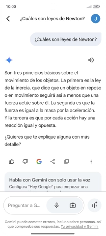 La transcripción de la conversación con Gemini Live aparece ahora en la pantalla. La transcripción de la conversación con Gemini Live aparece ahora en la pantalla.