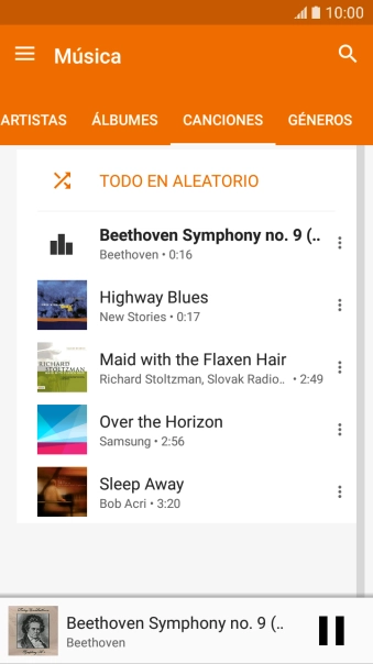 Pulsa el título de la canción en la parte inferior de la pantalla. Pulsa el título de la canción en la parte inferior de la pantalla.