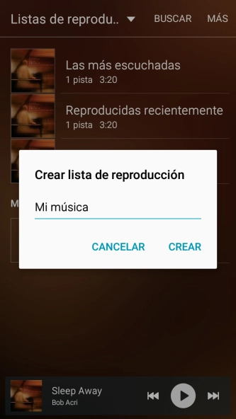 Introduce el nombre deseado de la lista de reproducción y pulsa CREAR.