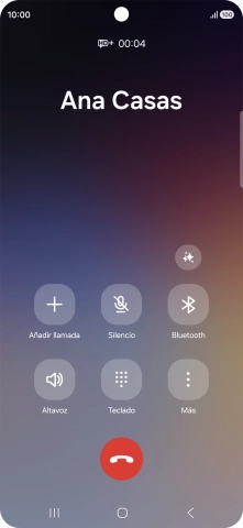 Si deseas utilizar Galaxy AI para la traducción de una conversación durante una llamada, pulsa el icono de IA. Si deseas utilizar Galaxy AI para la traducción de una conversación durante una llamada, pulsa el icono de IA.