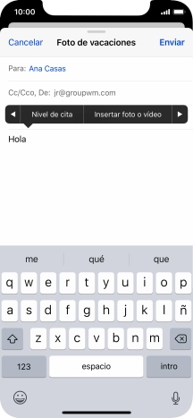 Pulsa Insertar foto o vídeo y sigue las indicaciones de la pantalla para adjuntar una fotografía o un videoclip. Pulsa Insertar foto o vídeo y sigue las indicaciones de la pantalla para adjuntar una fotografía o un videoclip.