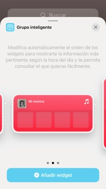 Desliza el dedo hacia la derecha o hacia la izquierda por la pantalla para seleccionar el tamaño de widget deseado. Desliza el dedo hacia la derecha o hacia la izquierda por la pantalla para seleccionar el tamaño de widget deseado.