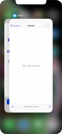 Arrastra hacia arriba la aplicación deseada para cerrarla. Arrastra hacia arriba la aplicación deseada para cerrarla.