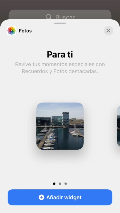 Desliza el dedo hacia la derecha o hacia la izquierda por la pantalla para seleccionar el tamaño de widget deseado. Desliza el dedo hacia la derecha o hacia la izquierda por la pantalla para seleccionar el tamaño de widget deseado.