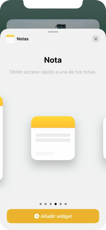 Desliza el dedo hacia la derecha o hacia la izquierda por la pantalla para seleccionar el tamaño de widget deseado. Desliza el dedo hacia la derecha o hacia la izquierda por la pantalla para seleccionar el tamaño de widget deseado.