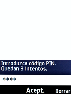 Si lo solicita el teléfono, introduce el código PIN y pulsa la tecla de navegación.