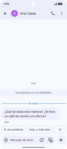 Selecciona una conversación existente o crea un nuevo mensaje y desliza el dedo hacia la izquierda desde la parte superior derecha de la pantalla.