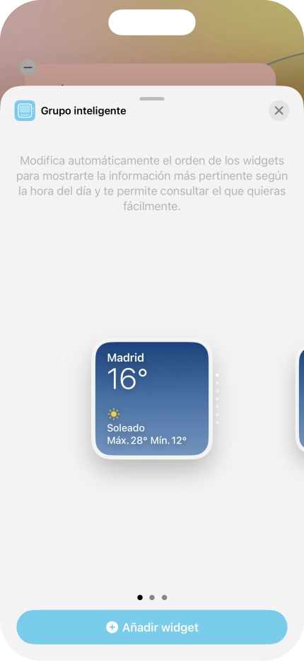 Desliza el dedo hacia la derecha o hacia la izquierda por la pantalla para seleccionar el tamaño de widget deseado. Desliza el dedo hacia la derecha o hacia la izquierda por la pantalla para seleccionar el tamaño de widget deseado.