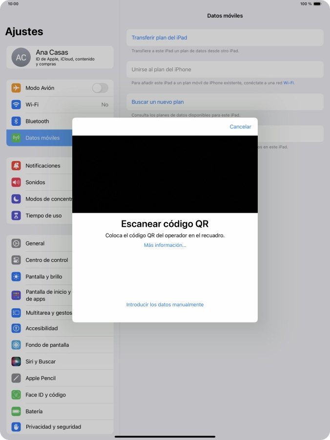 Coloca el código QR dentro del marco de la cámara de la tablet para escanearlo.