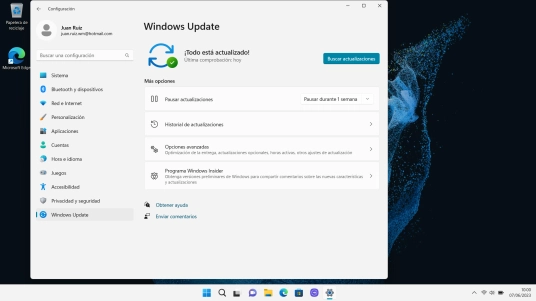 Haz clic en Buscar actualizaciones. Si hay una versión de software nueva disponible, aparecerá ahora en la pantalla. Sigue las indicaciones de la pantalla para actualizar el software del ordenador.